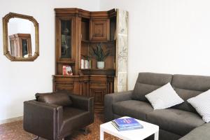 Cosy Apartment with Balcony near Rome Centre, 7 Minutes from Garbatella Metro