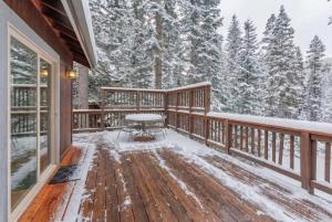 Tahoe Retreat with Scenic Views and Spacious Deck