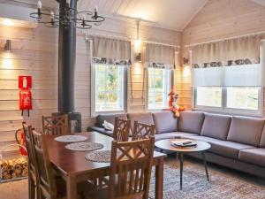 Holiday Home Pikkuhukka by Interhome