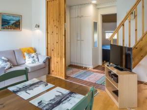 Holiday Home Topikatti by Interhome