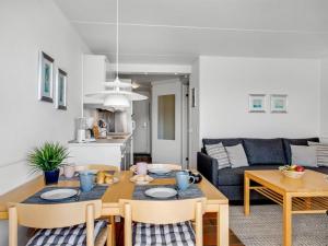 Apartment Jano - 100m from the sea by Interhome