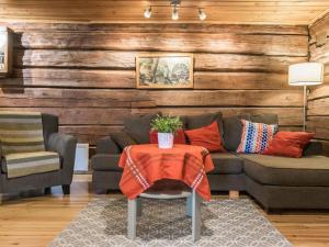 Holiday Home Metsäpirtti by Interhome