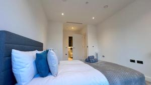 Promo rate - 2BDR flat with Balcony near Bloomsbury, Kings Cross, Clerkenwell by NourNest Apartments