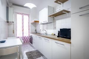 YD Bright 2 Bedrooms, Equipped Kitchen