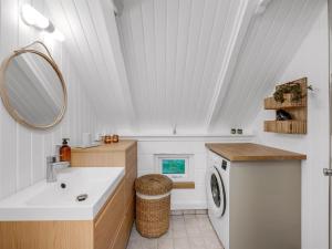 Holiday Home Gunhwat - 350m to the fjord by Interhome