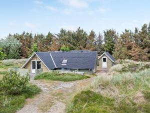 Holiday Home Hinz - from the sea by Interhome