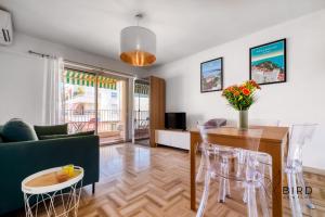 Nice 1BR w Terrace & Parking