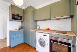 Nice 1BR w Terrace & Parking