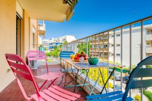 Nice 1BR w Terrace & Parking