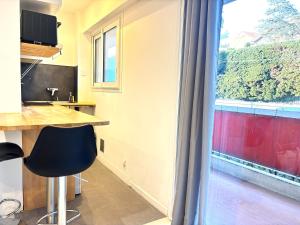 Charming Studio Cannes center with terrace, 10 min walk to beach Croisette