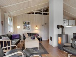 Holiday Home Tino - 900m from the sea by Interhome