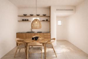 Stylish Poolside Escape - Sleeps 6 - Heart of Mykonos Town