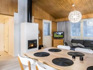 Holiday Home Lomakatti 10b by Interhome