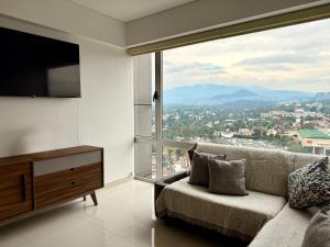 Romulo OFarril 2parking-2BR-2BA