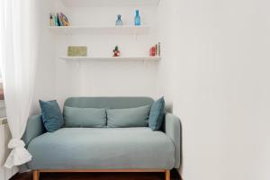 GuestHost - M5 Isola Comfy Studio