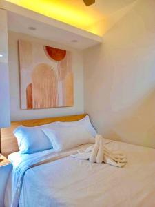 Scandi-Style & Organic condo Shore 3 MOA