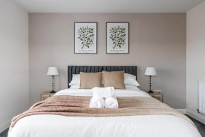 Aylesbury 4BR House-Garden & Parking Sleeps 10