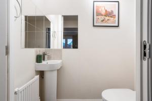 Aylesbury 4BR House-Garden & Parking Sleeps 10