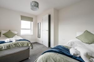 Aylesbury 4BR House-Garden & Parking Sleeps 10