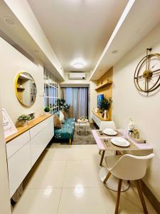 Scandi-Style & Organic condo Shore 3 MOA