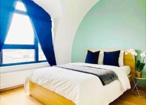 Central city 2 bedroom apartment with terrace and parking