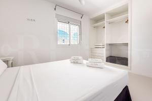 Sunny Villa & Rooftop Near Beach REMS