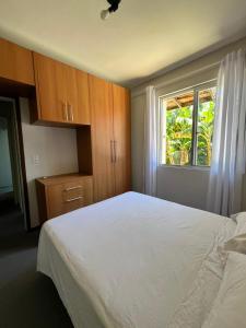 Casa ampla e confortável perto da praia, jardim, tranquilidade e ótima localização