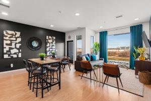 Upscale Riverview Condo with Garage plus Walk to Downtown