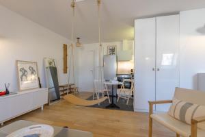 Steps from Eiffel Tower Charming Studio