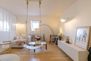 Steps from Eiffel Tower Charming Studio