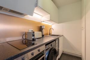 Steps from Eiffel Tower Charming Studio