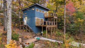 The Hummingbird - Mountaintop Cabin with Hot Tub
