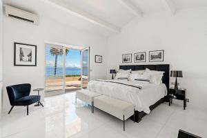 Luxurious 5-Bedroom Villa with Sea View in Saint-Tropez