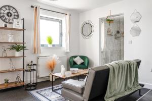 Modern 1-Bed Apartment with Parking near Heathrow