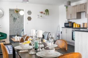 Modern 1-Bed Apartment with Parking near Heathrow