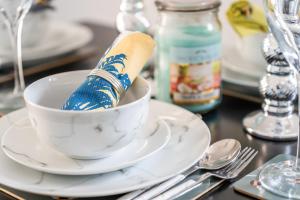 Modern 1-Bed Apartment with Parking near Heathrow