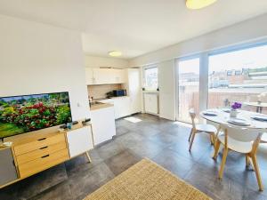 Bright 1 bedroom with a private terrace