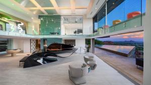 Camelback Mountain Luxury Pool, Golf, & Views