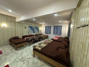The Royal Palace & KGN Rooms & Restaurants