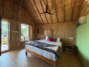 Mowglis Cafe Hampi & Guest House