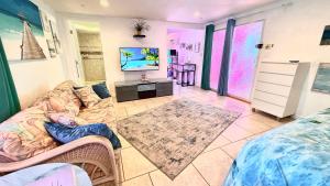 Close to beaches with hot tub and large garden