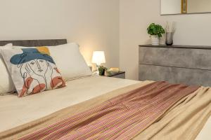 White lilium apartment img21