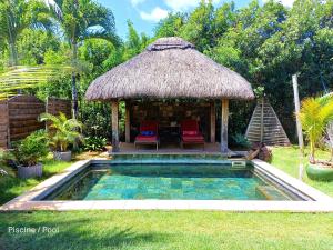 Charming Tropical Villa pool & garden