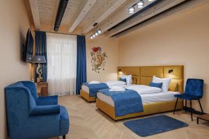 Oysters & Bubbles Gastro Hotel. Rynok square