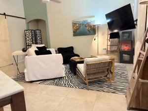 Peoria and Surprise Spring Training Getaway Heated and Private Sauna, Pool, Fitness gym equip, Kitchen Stacked to the Max