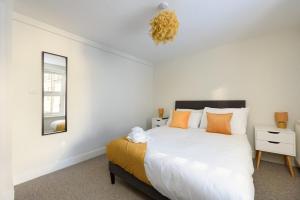 Large 4-Bedroom House in Banbury