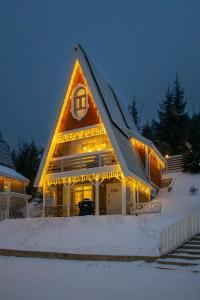 Freeman-3a - двокімнатний апартамент на увесь перший поверх котеджу - це виокремлена незалежна ЧАСТИНА БУДИНКУ з окремим входом з великою тер