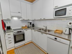 Holiday Home Karhunvartijanmaja d4 by Interhome