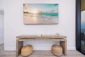 Phoenix Gulf Shores II 2001 by Brett Robinson