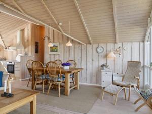Holiday Home Sukie - 100m from the sea by Interhome